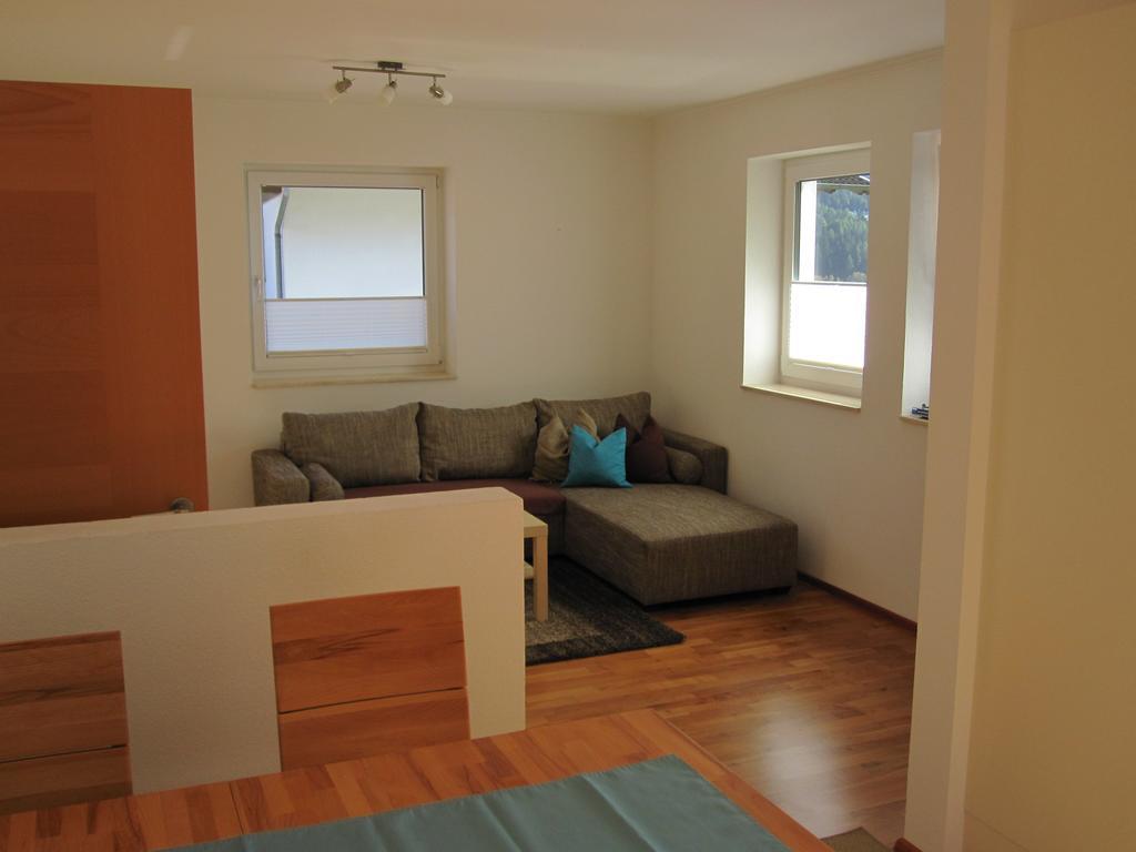 Ferienwohnung Bergpanorama フルプメス 部屋 写真