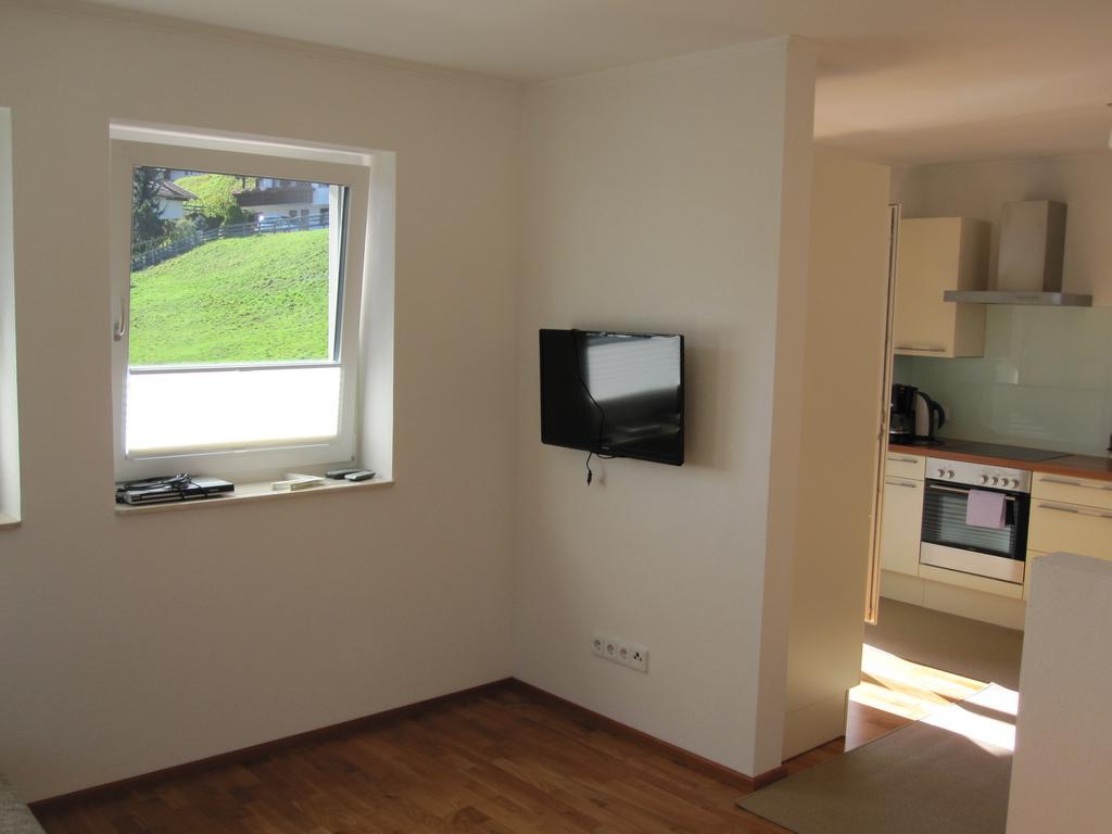 Ferienwohnung Bergpanorama フルプメス 部屋 写真